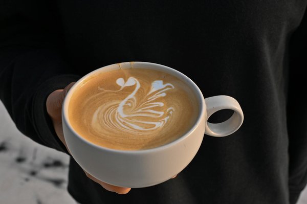 10 Astuces Originales pour Intégrer le Satin au Bureau : Sublimez Vos Tenues avec Élégance et Style !